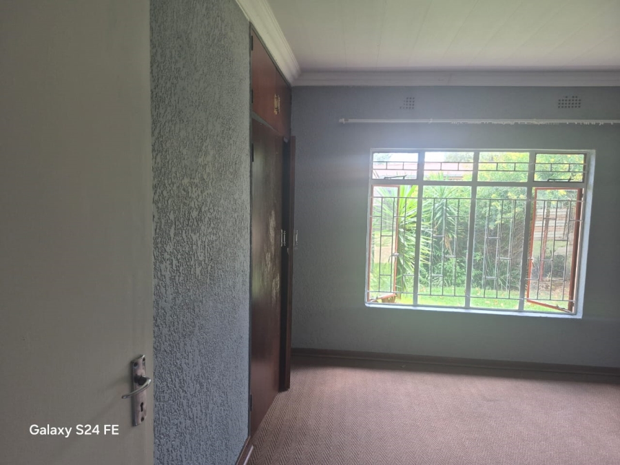 6 Bedroom Property for Sale in Rustenburg North North West